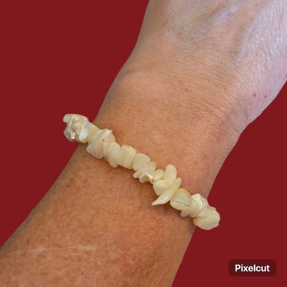3/$30 HANDMADE Mermaidcore Mother of Pearl Chip Beaded Stretch Bracelet - Picture 1 of 6